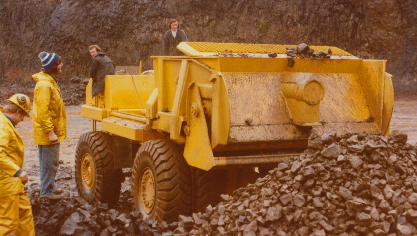 Elphinstone Cat 769B surface dump truck